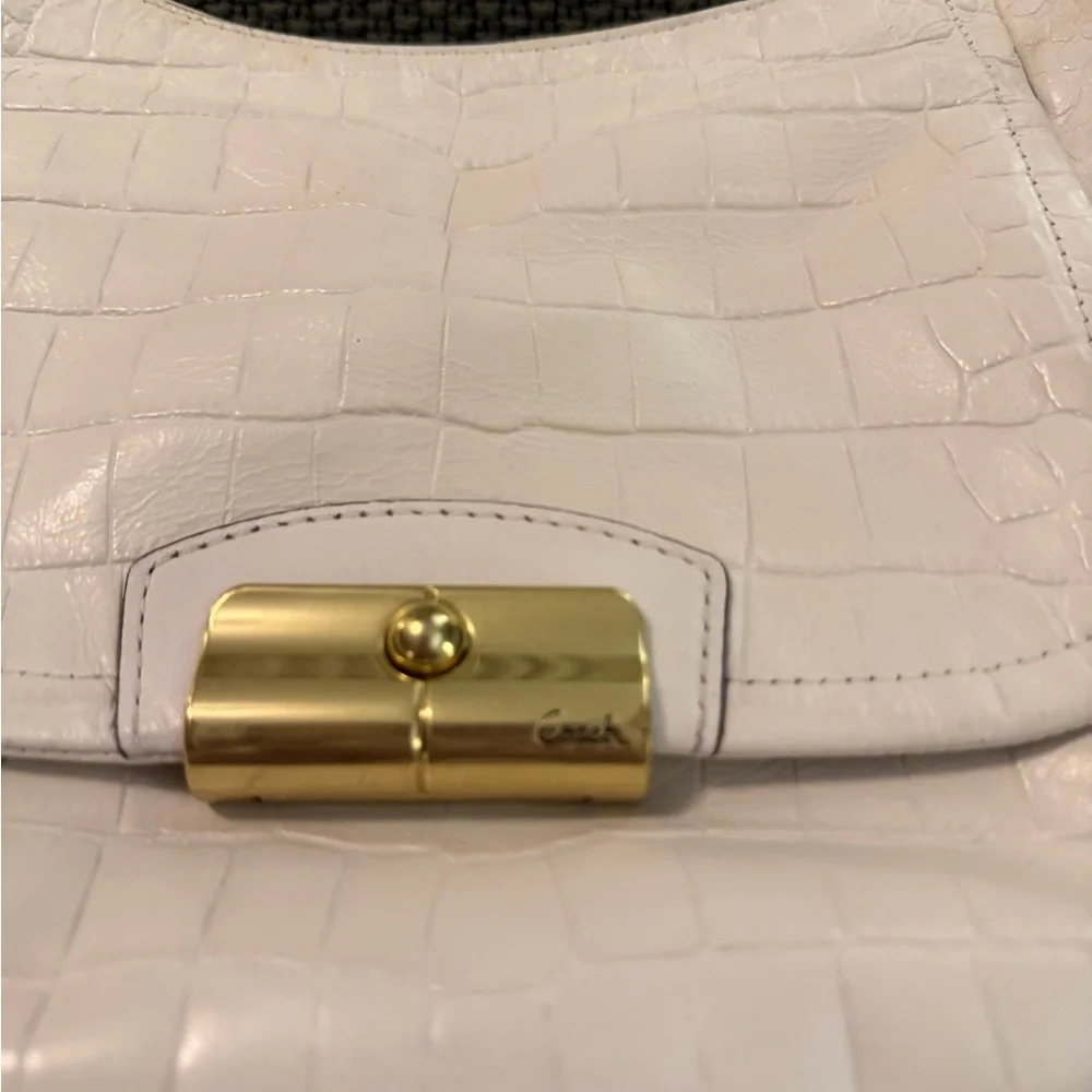 Coach White Croc-Embossed Leather Bag with Gold Clasp - Picture 3 of 5